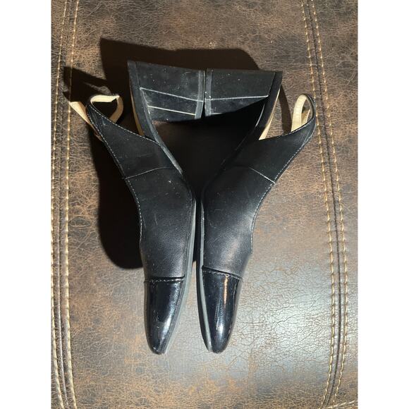 UNISA Closed Toe Heeled Shoe. Size 7M - Picture 2 of 4